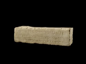 Bloco de mármore com inscrição funerária fenícia, período Cypro-Clássico II, c.400-312 aC (mármore)